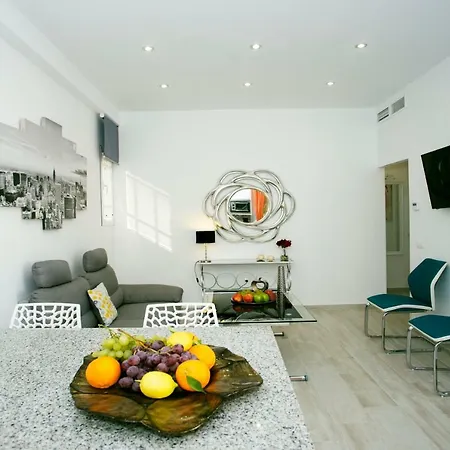 Monko Center, Garden & Pool O Torremolinos