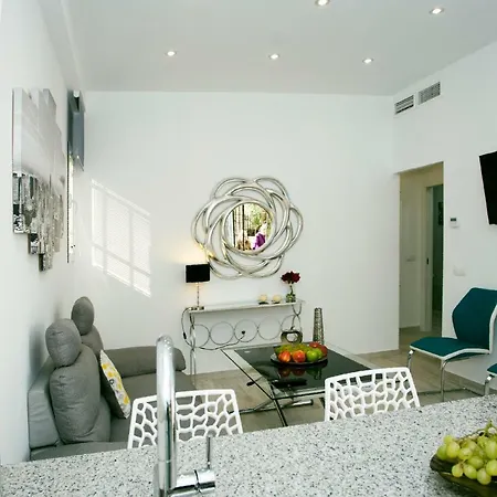 Monko Center, Garden & Pool O Torremolinos
