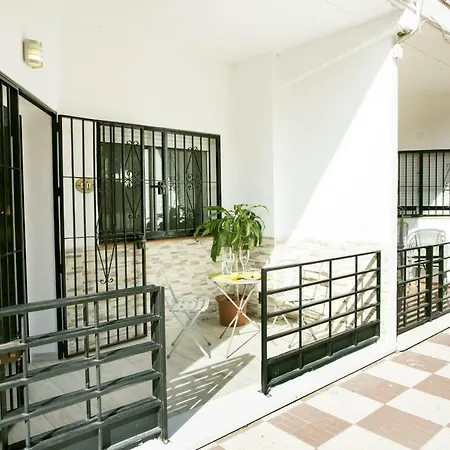 Monko Center, Garden & Pool O Apartment